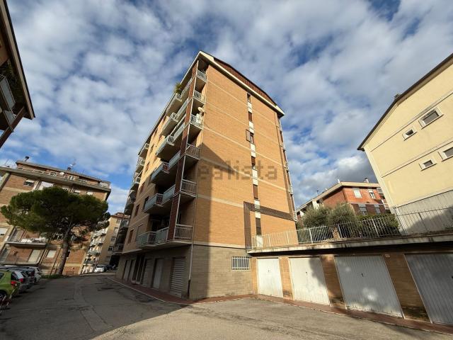Appartamento in vendita di 150 m² in Via Jacopone da Todi, 38