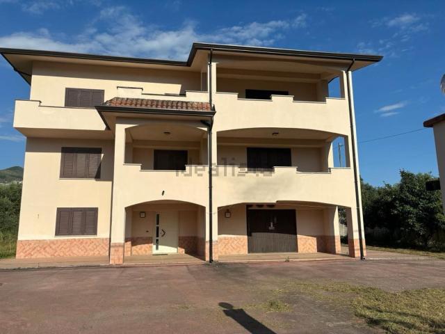 Appartamento in vendita di 150 m² in Via Oliveto