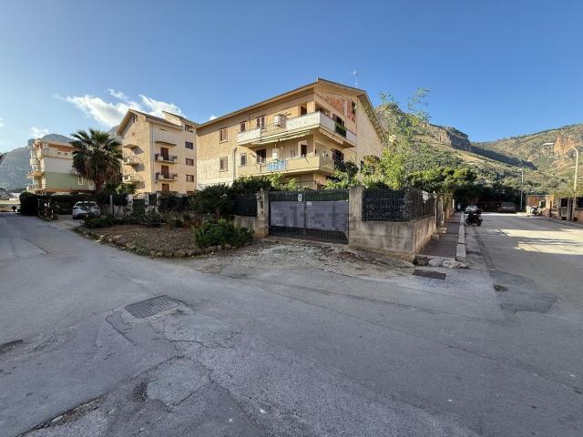 Appartamento in vendita di 150 m² in Via L. Capuana, 2