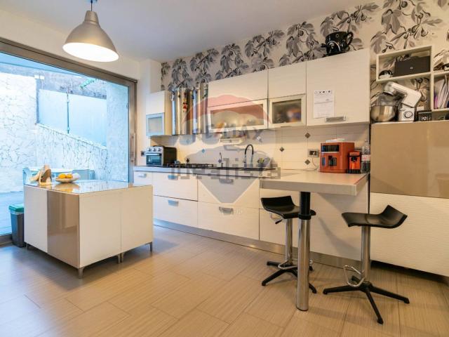 Appartamento in vendita di 150 m² in Via Litteri, 90
