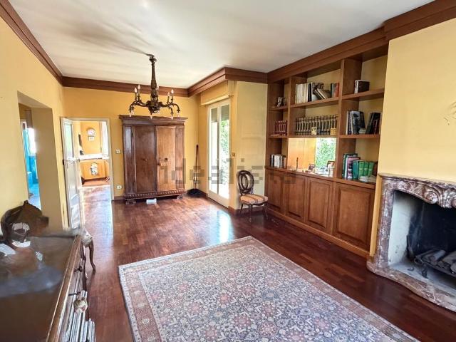 Appartamento in vendita di 150 m² in Via Monsignor G. Rizzi, 58