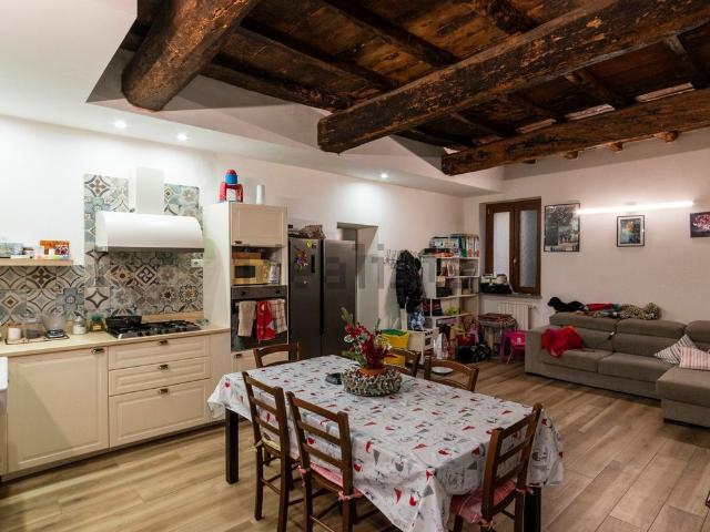 Appartamento in vendita di 150 m² in Via Monte Cervino, 105