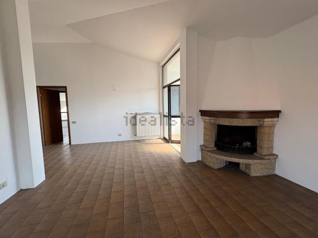 Appartamento in vendita di 150 m² in Via Monte Grappa