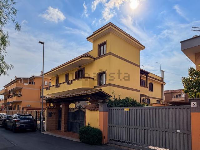 Appartamento in vendita di 150 m² in Via Mario Ingrellini, 4