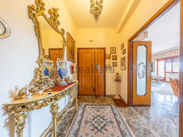 Appartamento in vendita di 150 m² in Via Melpomene