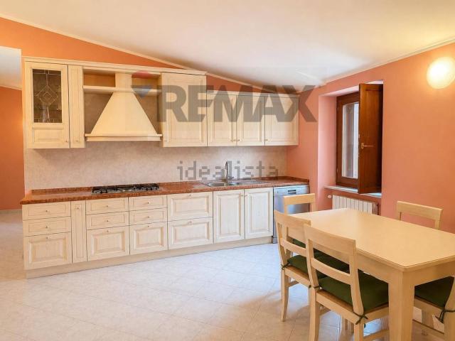 Appartamento in vendita di 150 m² in Via Michelangelo Ziccardi, 44