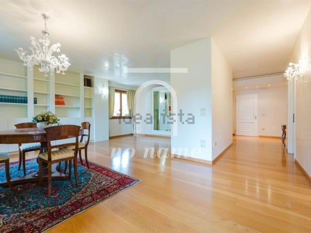 Appartamento in vendita di 150 m² in Via Michele Giunti