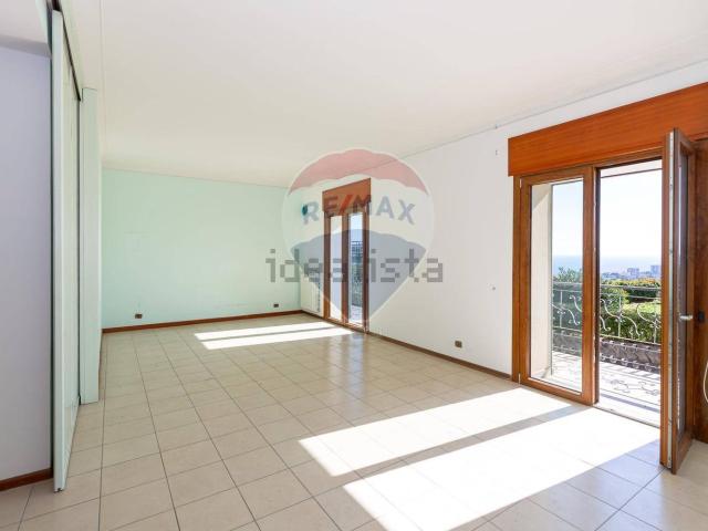Appartamento in vendita di 150 m² in Via Novaluce, 73