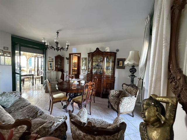 Appartamento in vendita di 150 m² in Via Novara, 1