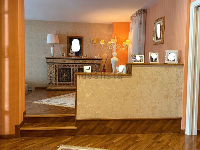 Appartamento in vendita di 150 m² in Via Nazario Sauro