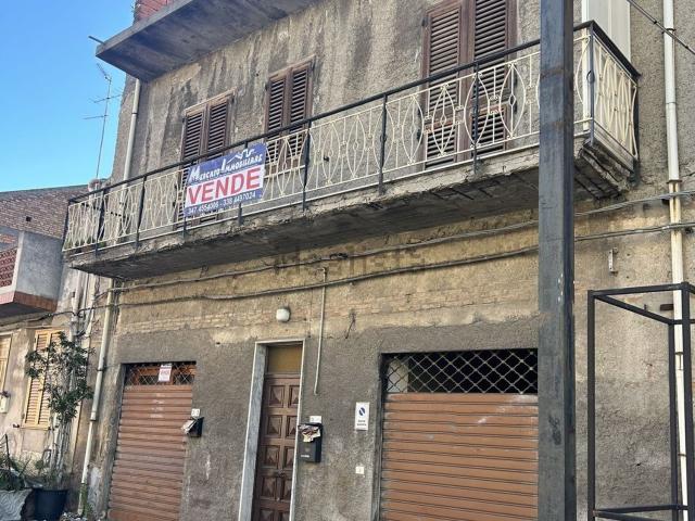 Appartamento in vendita di 150 m² in Via Nazionale Giammoro