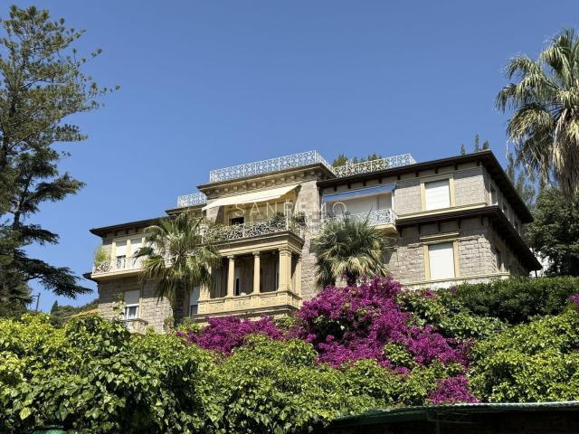 Appartamento in vendita di 150 m² in Via Nuvoloni