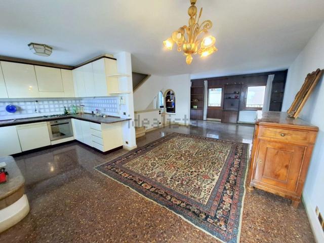 Appartamento in vendita di 150 m² in Via Savonarola