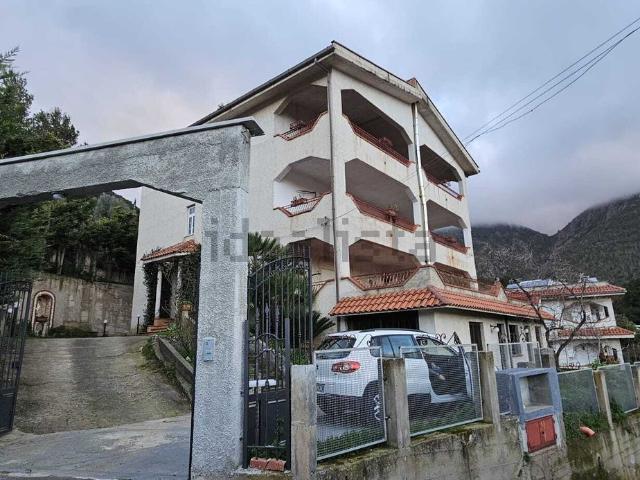 Appartamento in vendita di 150 m² in Via San Martino delle Scale, 19
