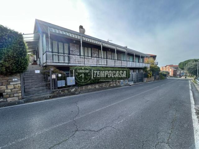 Appartamento in vendita di 150 m² in Via Sant&apos Ambrogio