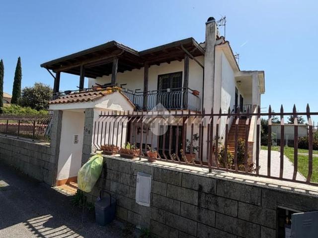 Appartamento in vendita di 150 m² in Via Sarnico, 108