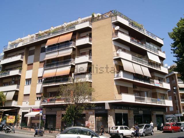 Appartamento in vendita di 150 m² in Via Silvestri, 226
