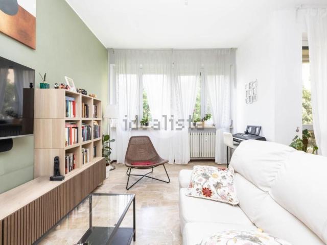 Appartamento in vendita di 150 m² in Via Sporting Mirasole, 16