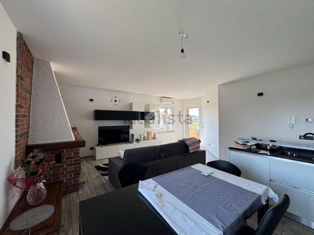 Appartamento in vendita di 150 m² in Via Strera, 115
