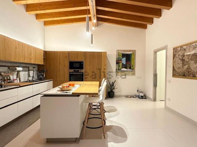 Appartamento in vendita di 150 m² in Via Padre Emilio Venturini, 288