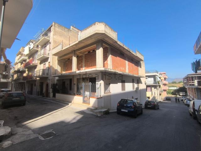 Appartamento in vendita di 150 m² in Via Pitagora, 6