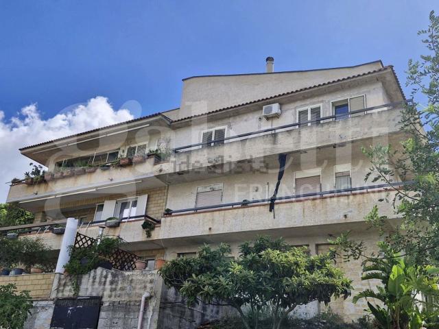 Appartamento in vendita di 150 m² in Via Piana degli Albanesi