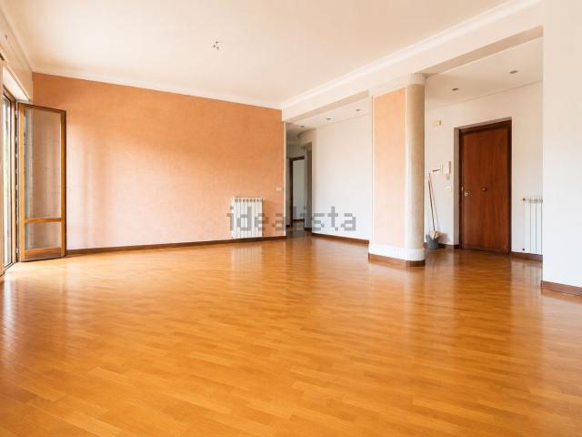 Appartamento in vendita di 120 m² in Via Pietro Ermelindo Lungaro, 3