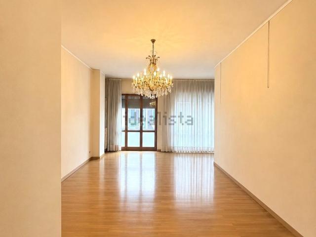Appartamento in vendita di 150 m² in Via Pietro Panzeri, 5
