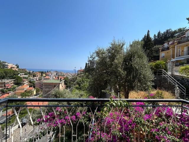 Appartamento in vendita di 150 m² in Via Privata Tetti Rossi