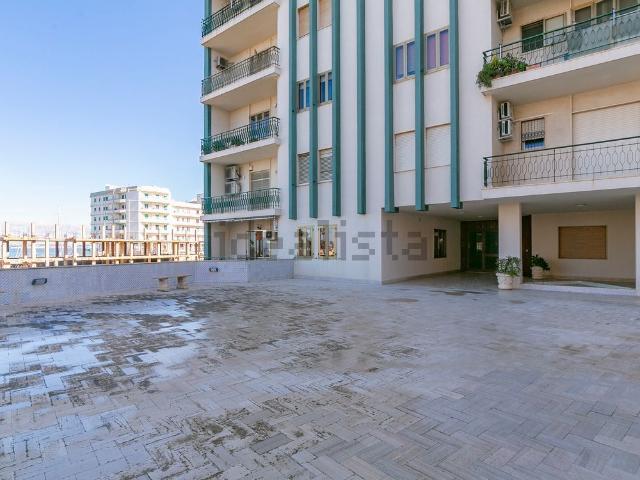 Appartamento in vendita di 150 m² in Via R. D&apos Angiò, 38