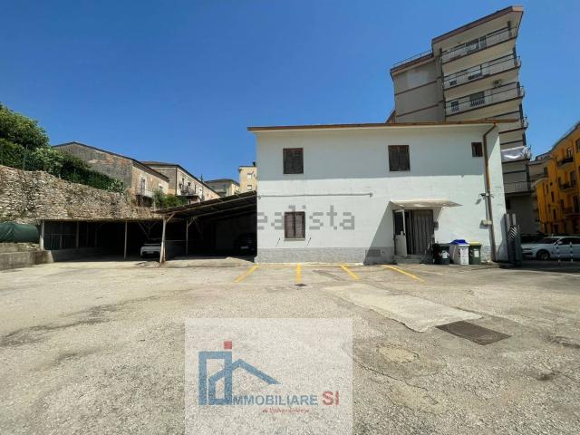 Appartamento in vendita di 150 m² in Via Rotari