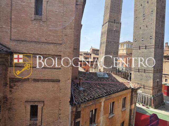 Appartamento in vendita di 150 m² in Via Rizzoli