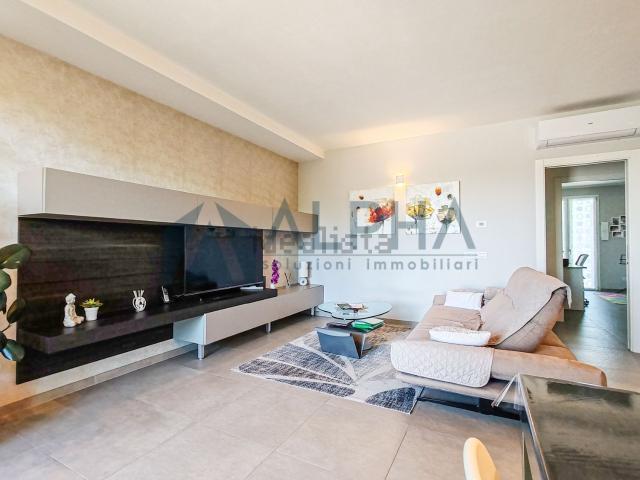 Appartamento in vendita di 150 m² in Via Rimini