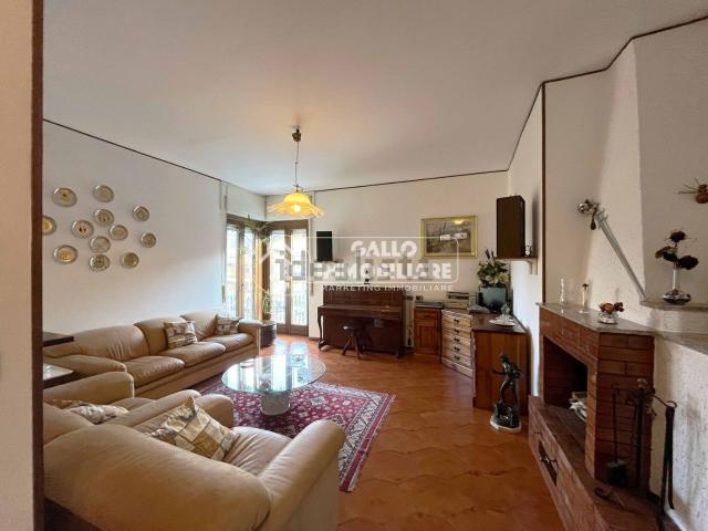 Appartamento in vendita di 150 m² in Via Taverna Campanile, 130