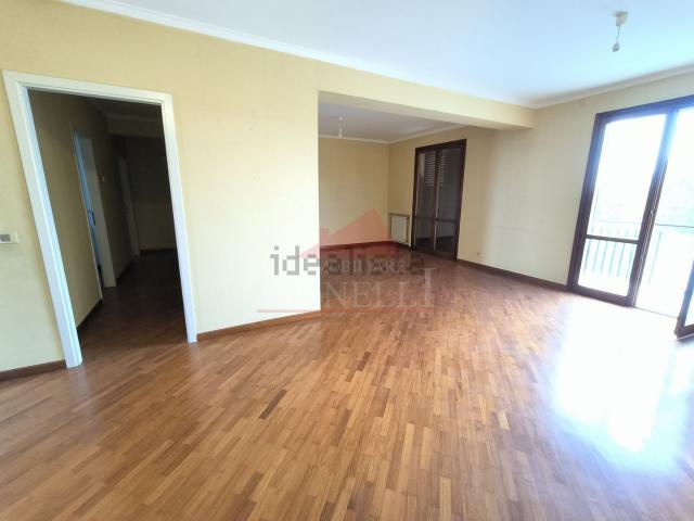 Appartamento in vendita di 150 m² in Via Tenente Cataldo, 24