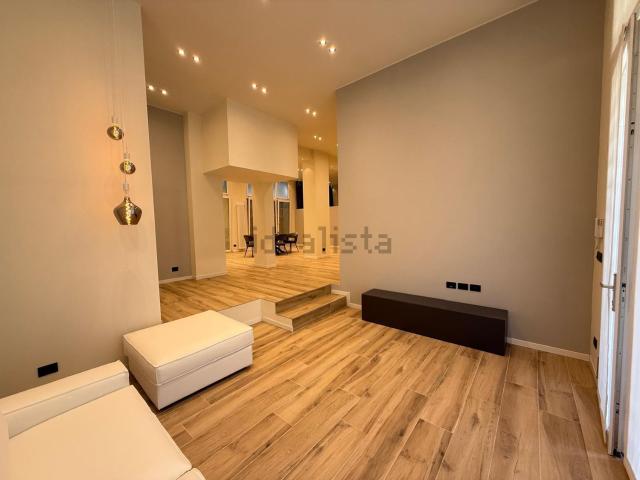Appartamento in vendita di 150 m² in Via Ugo Foscolo, 4