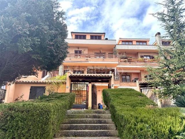 Appartamento in vendita di 150 m² in Via Vecchia di Velletri