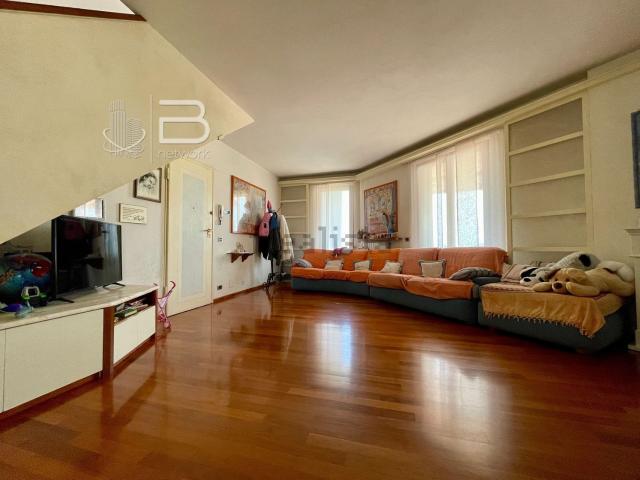 Appartamento in vendita di 150 m² in Via Vincenzo Bellini