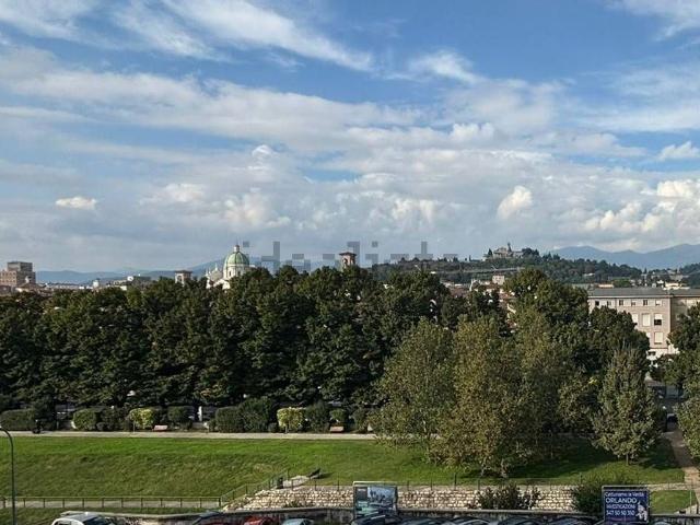 Appartamento in vendita di 150 m² in Via XXV Aprile