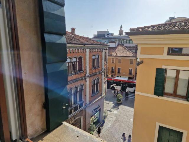 Appartamento in vendita di 150 m² in Via Zabarella