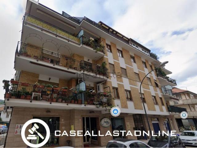 Appartamento in vendita di 150 m² in Via Zuccoli