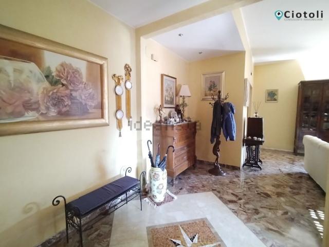 Appartamento in vendita di 150 m² in Viale Teracati, 50