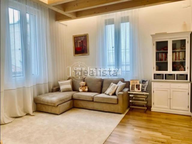 Appartamento in vendita di 150 m² in Viale Aldini
