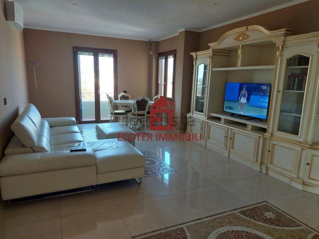 Appartamento in vendita di 150 m² in Viale Berna, 21