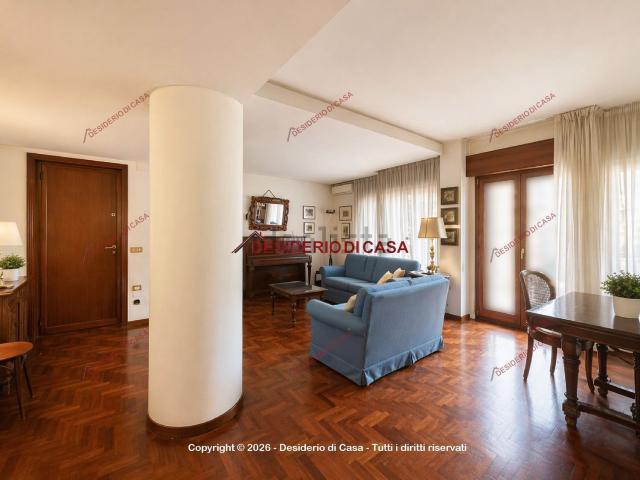 Appartamento in vendita di 150 m² in Viale Croce Rossa, 73