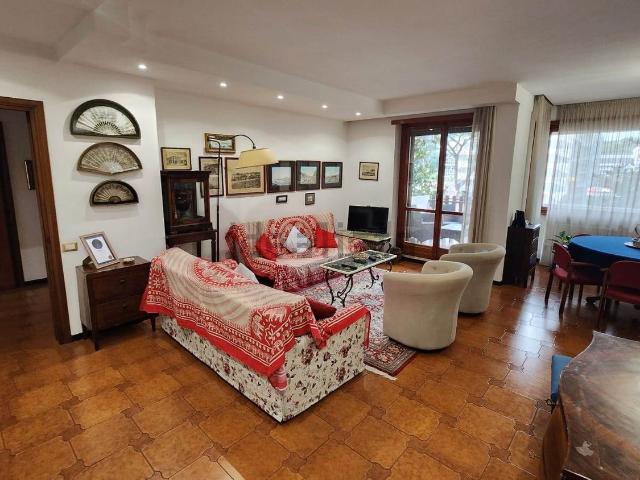Appartamento in vendita di 150 m² in Viale dell&apos Oceano Atlantico, 247