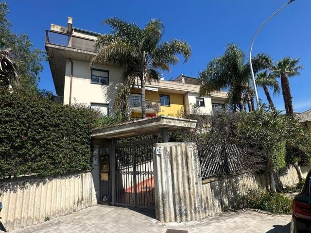 Appartamento in vendita di 150 m² in Viale della Costituzione, 1