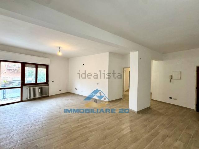 Appartamento in vendita di 150 m² in Viale Giovanni Bovio, 113