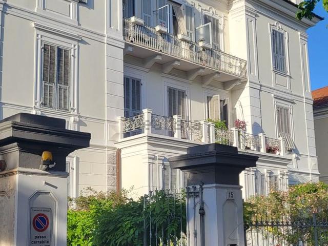 Appartamento in vendita di 150 m² in Viale Martiri della Libertà, 17