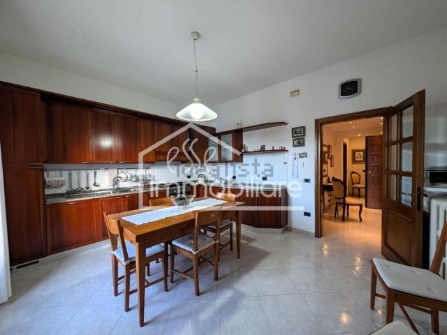 Appartamento in vendita di 150 m² in Viale Palmiro Togliatti, 50059